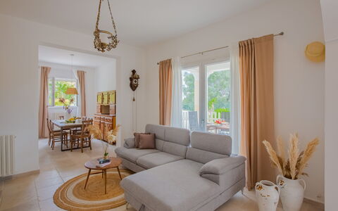 Villa Vera: Möbel, Interior Design, Flooring, Couch, Fussboden, Holz, Wohnzimmer, Zimmer, Tabelle, Zuhause
