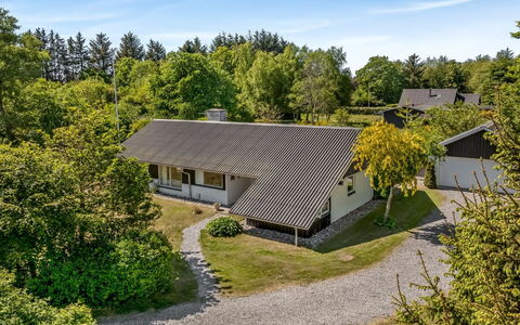 Sven - 250M to the Fjord: Möbel, Interior Design, Flooring, Fussboden, Decke, Zimmer, Stuhl, Tabelle, Wohnung, Küche & Esszimmer Tisch