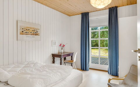 Toska - 3Km from the Sea: Interior Design, Möbel, Holz, Decke, Flooring, Fussboden, Schlafzimmer, Textil, Bett, Beleuchtung