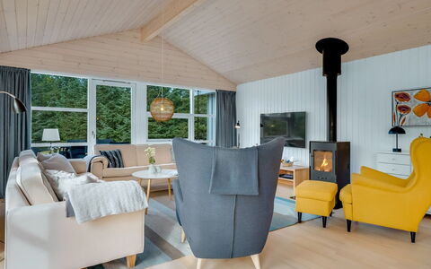 Toska - 3Km from the Sea: Möbel, Interior Design, Flooring, Holz, Fussboden, Couch, Wohnzimmer, Decke, Zimmer, Beleuchtung