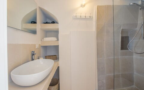Casa Tosca: Badezimmer, Flooring, Armatur, Interior Design, Wand, Fussboden, Bad Sink, Decke, Zapfhahn, Sinken