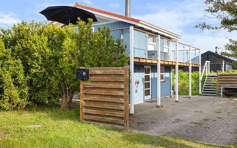 Engelbertine - 30M from the Sea: Haus, Dach, Zuhause, Hütte, Strauch, Ground, Estate, Bauernhaus, Abstellgleis, Gartenbauten