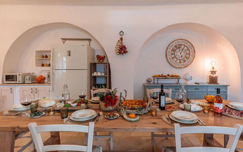 Masseria Le Monache: Möbel, Tabelle, Küche & Esszimmer Tisch, Stuhl, Geschirr, Esszimmer, Zuhause, Zimmerpflanze, Servierware, Blumentopf