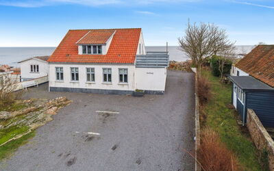 Elsabeth - 50M from the Sea