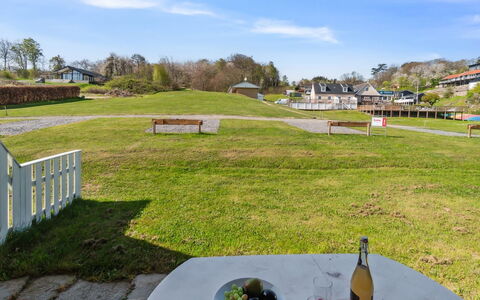 Kate - 300M from the Sea: Dach, Haus, Wohngebiet, Zuhause, Estate, Hütte, Design