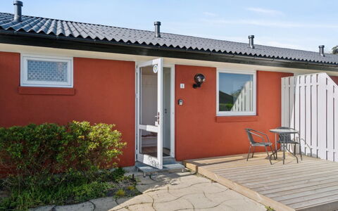 Kate - 300M from the Sea: Dach, Haus, Wohngebiet, Zuhause, Estate, Hütte, Design