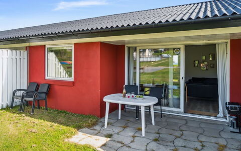 Kate - 300M from the Sea: Dach, Haus, Wohngebiet, Zuhause, Estate, Hütte, Design