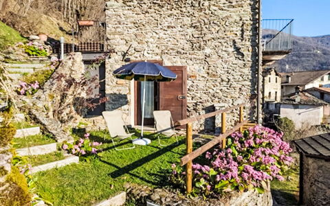 Il Nibbio: Wand, Hütte, Dorf, Steinwand, Garten, Zimmerpflanze, Blumentopf, Balkon, Bergdorf