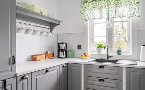 Lövåsen: Küche, Interior Design, Countertop, Cabinetry, Küchengerät, Zuhause, Möbel, Beleuchtung, Zapfhahn, Schublade