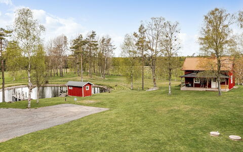 Lövåsen: Gras, Baum, Haus, Zuhause, Grundstueck, Wohngebiet, Hütte, Einfach, Ländliches Gebiet, Dach