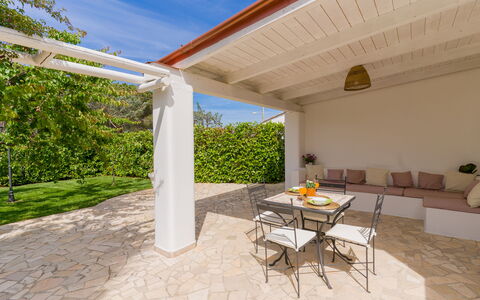 Ville Poggioreale: Flooring, Möbel, Fussboden, Decke, Gartenmöbel, Schatten, Stuhl, Veranda, Outdoor Struktur, Eco Hotel