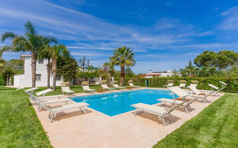 Ville Poggioreale: Blau, Schwimmbad, Baum, Resort, Landscaping, Eco Hotel, Estate, Garten, Thermae