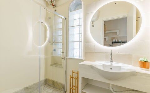 Ville Poggioreale: Interior Design, Wand, Flooring, Fussboden, Armatur, Badezimmer, Decke, Beleuchtung, Installation, Light Fixture