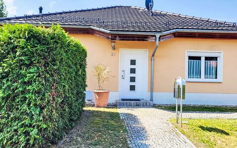 Habichtnest: Haus, Zuhause, Dach, Strauch, Die Architektur, Wohngebiet, Hütte, Tür, Estate, Garten