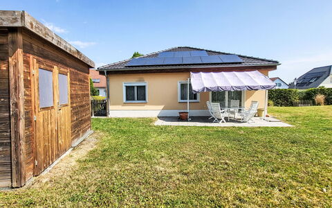 Habichtnest: Haus, Dach, Zuhause, Wohngebiet, Grundstueck, Hütte, Tür, Rasen, Garten, Garten