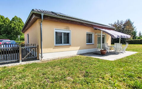 Habichtnest: Haus, Dach, Zuhause, Wohngebiet, Hütte, Tür, Estate, Schatten, Veranda, Garten