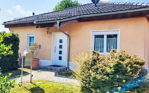 Habichtnest: Gebäude, Wand, Fenster, Haus, Dach, Zuhause, Wohngebiet, Fassade, Tür, Die Architektur