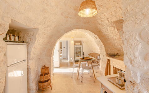 Trullo Della Quercia: Wand, Decke, Interior Design, Zimmer, Design, Light Fixture, Gips, Dachboden, Holzboden, Hotel