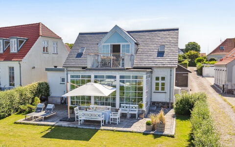 Devis - 75M from the Sea: Dachdecken, Hütte, Haus, Dach, Zuhause, Bauernhaus, Hütte, Estate, Dorf