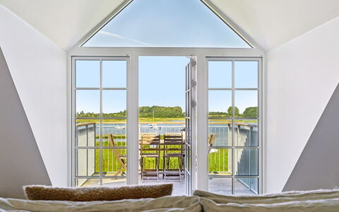 Devis - 75M from the Sea: Dachdecken, Hütte, Haus, Dach, Zuhause, Bauernhaus, Hütte, Estate, Dorf
