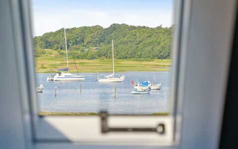 Devis - 75M from the Sea: Dachdecken, Hütte, Haus, Dach, Zuhause, Bauernhaus, Hütte, Estate, Dorf