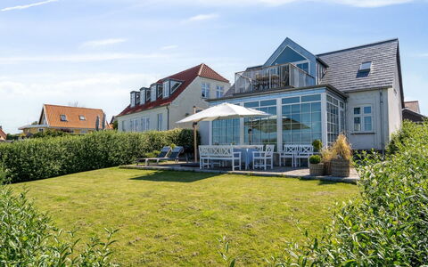 Devis - 75M from the Sea: Dachdecken, Hütte, Haus, Dach, Zuhause, Bauernhaus, Hütte, Estate, Dorf