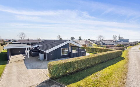 Annegret - 200M from the Sea: Estate, Schatten, Auffahrt, Bauernhaus