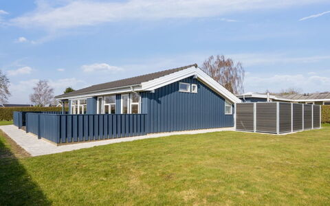 Annegret - 200M from the Sea: Estate, Schatten, Auffahrt, Bauernhaus