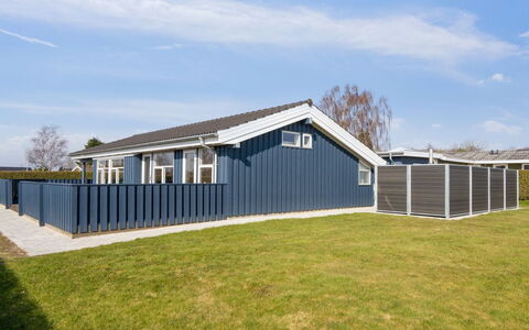 Annegret - 200M from the Sea: Estate, Schatten, Auffahrt, Bauernhaus