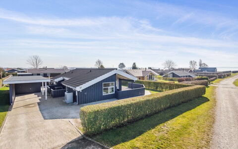 Annegret - 200M from the Sea: Möbel, Tabelle, Gartenmöbel, Tisch Im Freien, Stuhl, Holzbeize, Schatten, Hinterhof, Hütte, Küche & Esszimmer Tisch