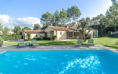 Les Domaines de St. Endréol: Gartenmöbel, Schwimmbad, Resort, Sonnenliege, Freizeit, Schatten, Urlaub, Ferienort, Regenschirm