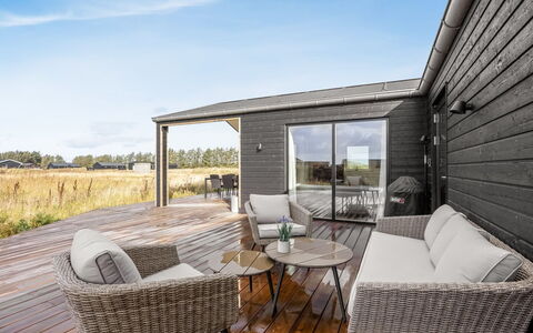 Luisa - 1Km from the Sea: 