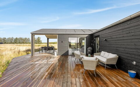 Luisa - 1Km from the Sea: 
