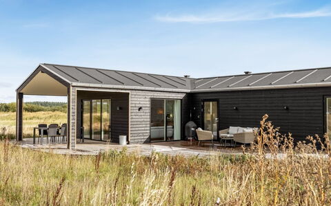 Luisa - 1Km from the Sea: 