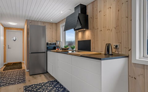 Annukka - 500M from the Sea: Flooring, Holz, Küche, Major Appliance, Küchengerät, Interior Design, Fussboden, Countertop, Haushaltsgerät, Cabinetry