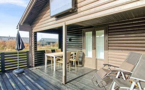 Annukka - 500M from the Sea: Dach, Haus, Zuhause, Hütte, Tür, Abstellgleis, Deck, Veranda, Planke, Hartholz