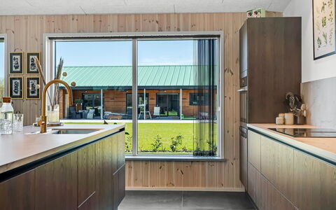 Ilze - from the Sea: Holz, Interior Design, Flooring, Küche, Countertop, Decke, Holzbeize, Hartholz, Planke, Glas
