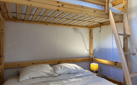 Les Deux Alpes 628: Bett, Etagenbett, Schlafzimmer, Holz, Möbel, Bedding, Bettdecke, Interior Design, Linens, Beleuchtung