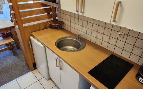 3300: Flooring, Holz, Armatur, Sinken, Countertop, Küche, Spüle, Fussboden, Interior Design, Zapfhahn