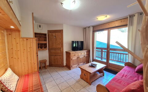 Balcons des Pistes C: Holz, Flooring, Fussboden, Zimmer, Holzbeize, Decke, Wohnung, Hartholz, Lack, Holzboden
