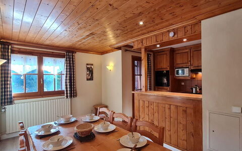 Alpina Lodge: Holz, Decke, Interior Design, Haus, Möbel, Zuhause, Holzbeize, Hartholz, Cabinetry, Zimmer