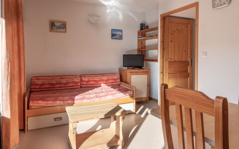 Les Eterlous: Möbel, Holz, Interior Design, Zimmer, Zuhause, Fussboden, Wohnung, Holzbeize, Decke, Stuhl