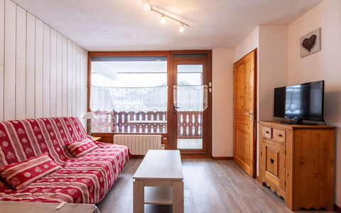 Morillon 651: Wohnung, Hartholz, Holzbeize, Balkon, Planke, Schnee, Alpen, Glazialmorphologie, Holzboden