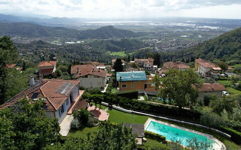 Villa Corsanico: Bergforms, Hügel, Dach, Wohngebiet, Hochland, Berg, Landschaft, Haus, Bergstation, Ländliches Gebiet