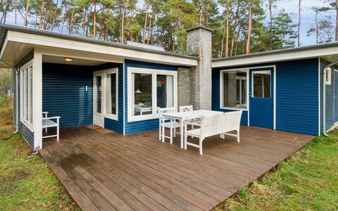 Pisana - 300M from the Sea: Möbel, Interior Design, Flooring, Fussboden, Decke, Zimmer, Stuhl, Tabelle, Wohnung, Küche & Esszimmer Tisch