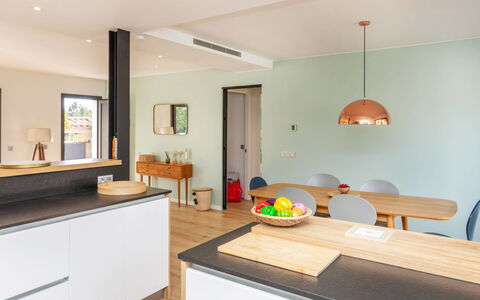 La Manzaneta: Interior Design, Möbel, Küche, Countertop, Flooring, Holz, Decke, Light Fixture, Fussboden, Zuhause