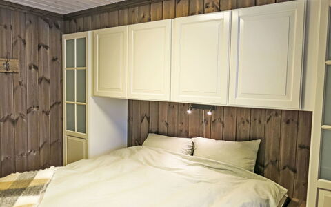 Knodden: Schlafzimmer, Holz, Bett, Bettdecke, Bedding, Flooring, Interior Design, Fussboden, Möbel, Linens
