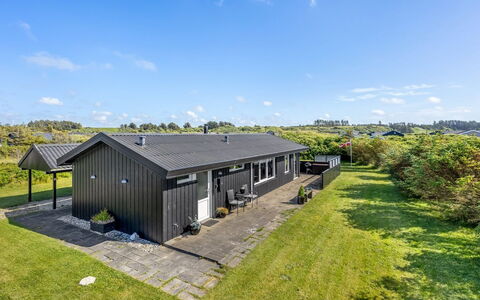 Erblin - 400M from the Sea: Estate, Schatten, Auffahrt, Bauernhaus