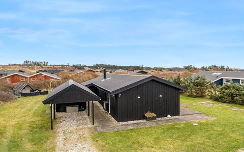 Erblin - 400M from the Sea: Estate, Schatten, Auffahrt, Bauernhaus