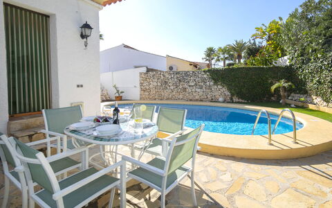 Antonia: Estate, Garten, Balkon, Villa